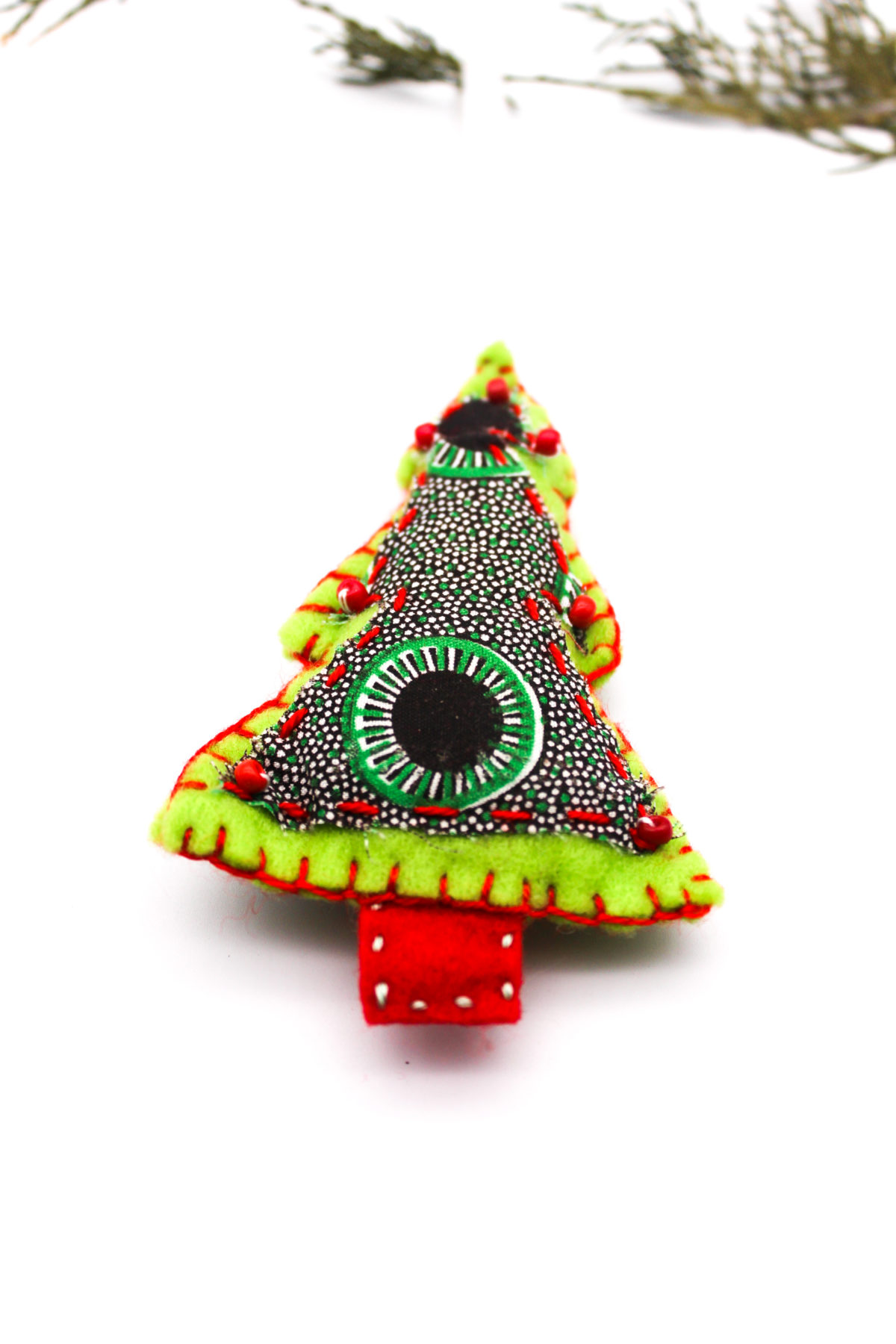christmas-tree-decoration-beads