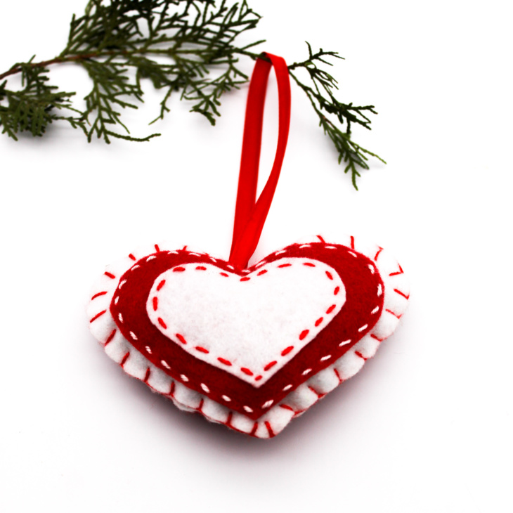 Heart-Stuffed-Felt-Christmas-Decorations