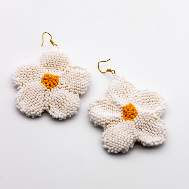 daisy-beaded-earrings